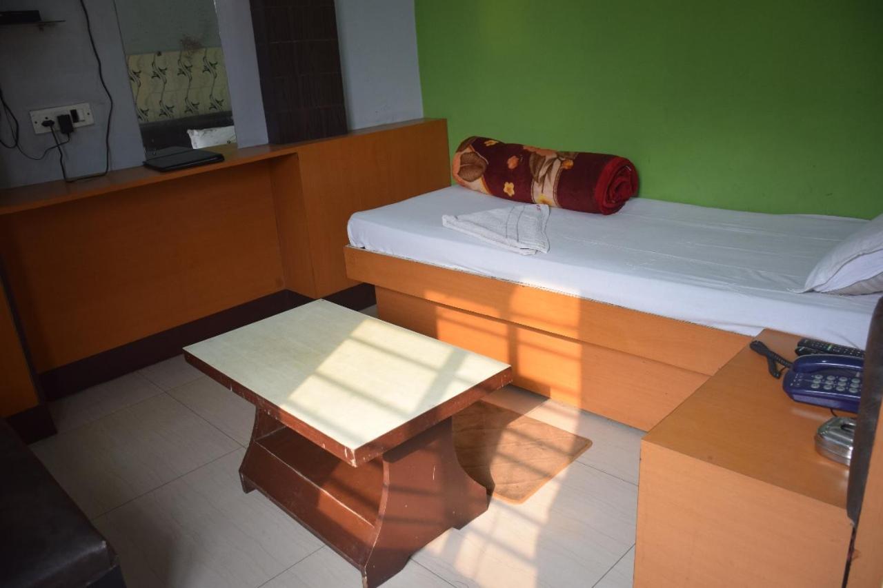 Starline Hotel 阿加尔塔拉 外观 照片